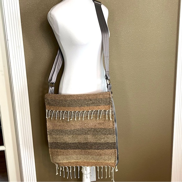 NWOT Western Boho Saddle Blanket Messenger Bag Fringe Wool Adjustable Wide Strap - Picture 4 of 7